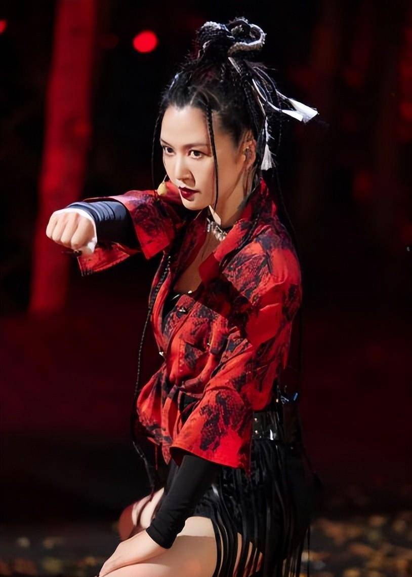 净风险敞口《浪姐3》在最后一组，“吴”淘汰了4人，而郑秀岩和阿娇仍然在不同