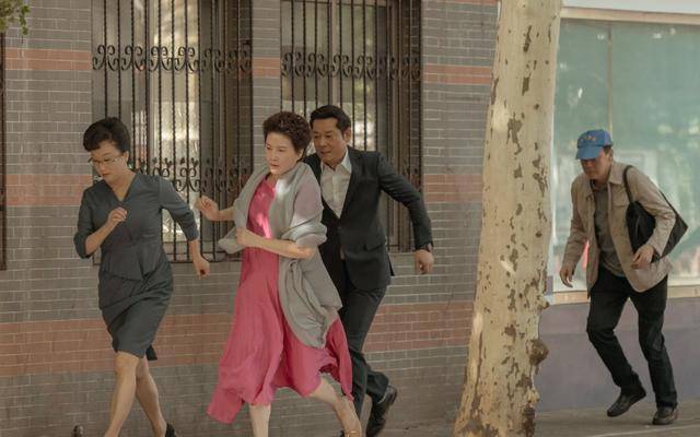 净风险敞口《裸养》《固定档案》，李、邓主演，《裸婚裸养》太真实了，很火爆