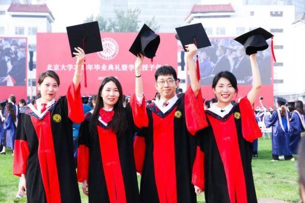 经历了“云课堂”“云答辩”“云求职”，他们毕业了！