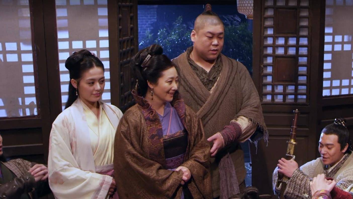 弟弟屡试不中，母亲就揍老大，宰相：“赶紧录取，免得老大挨揍”
