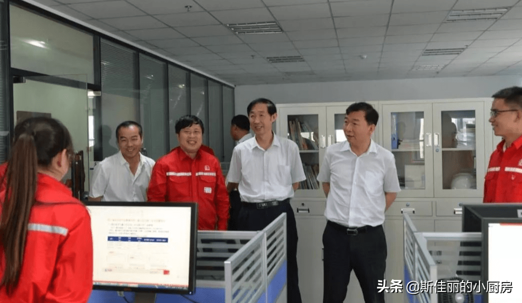 请客吃饭时，建议：牢记这4句“开场白”，让全桌人对你刮目相看