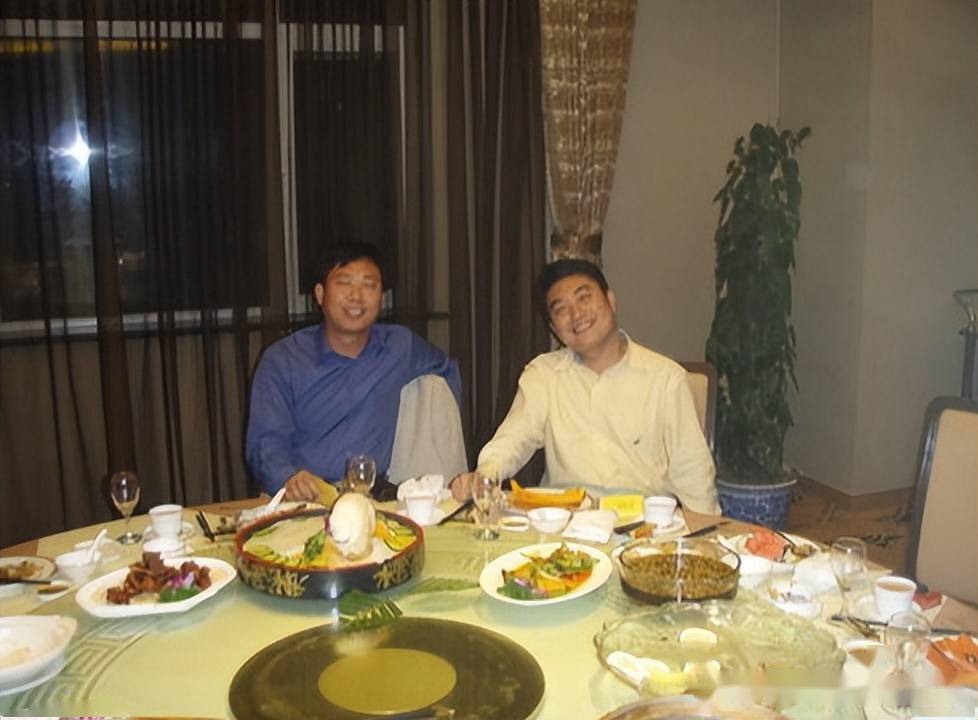 请客吃饭时，建议：牢记这4句“开场白”，让全桌人对你刮目相看