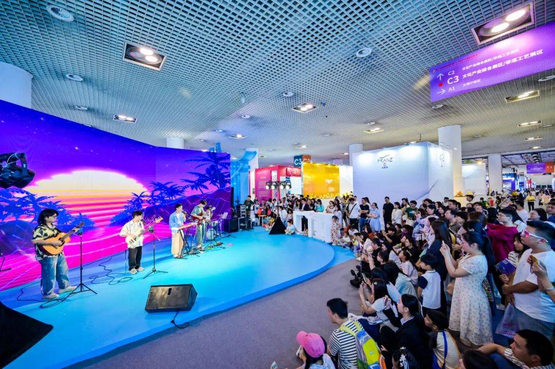 83.39亿元！15万人次！详情→