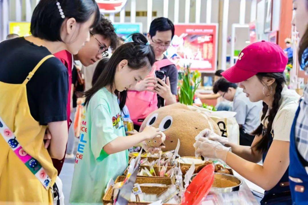 83.39亿元！15万人次！详情→