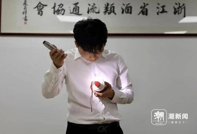 网购500元假茅台官方扫码竟为真，记者调查：一眼假