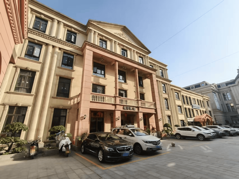 家长称6岁儿子被陌生人带去KTV:一群醉酒男人让娃唱歌!警方调查称系醉酒引发误会