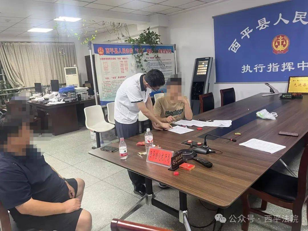 现场画面曝光！河南驻马店出动多名干警，多人被带走！
