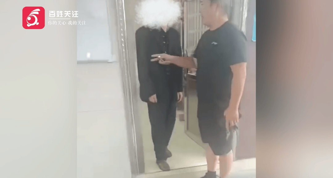 保安称“经常咬人”打死流浪犬,居民上门讨说法:这个门卫穷凶极恶