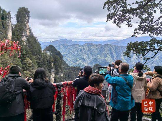 多图 ｜ 红叶遍山野 赏秋正当时 光雾山红叶进入最佳观赏期