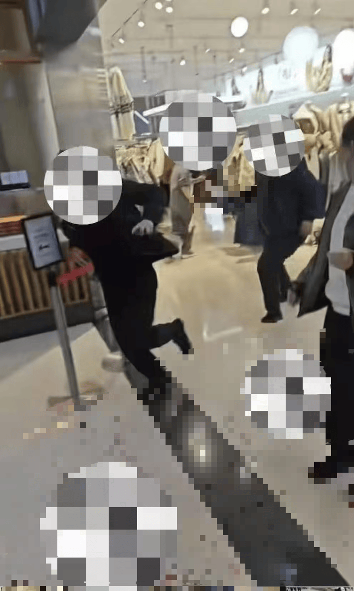 许昌胖东来生活广场内突发伤人事件,嫌疑人已被当场抓获,工作人员:目前正常开业