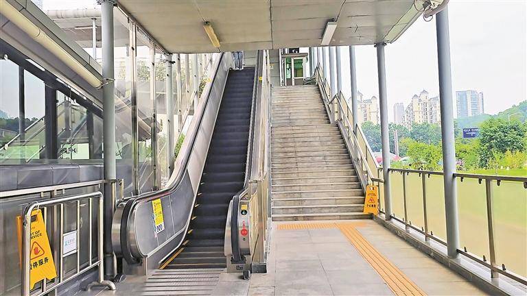 天桥“有梯无坡”,骑过街要绕6公里 深圳地铁回应,已多次协商,请耐心等待