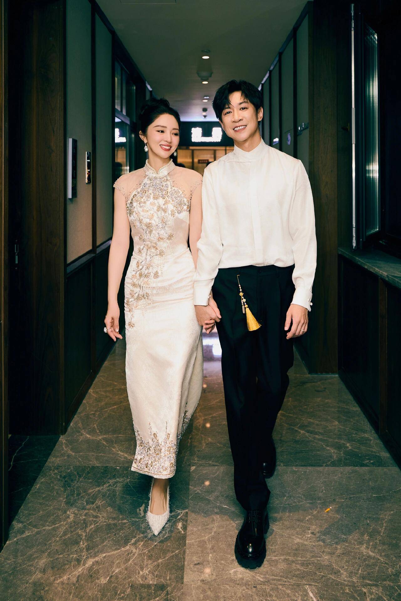 董璇回应与张维伊“婚礼餐标67元”：网上都是假的！