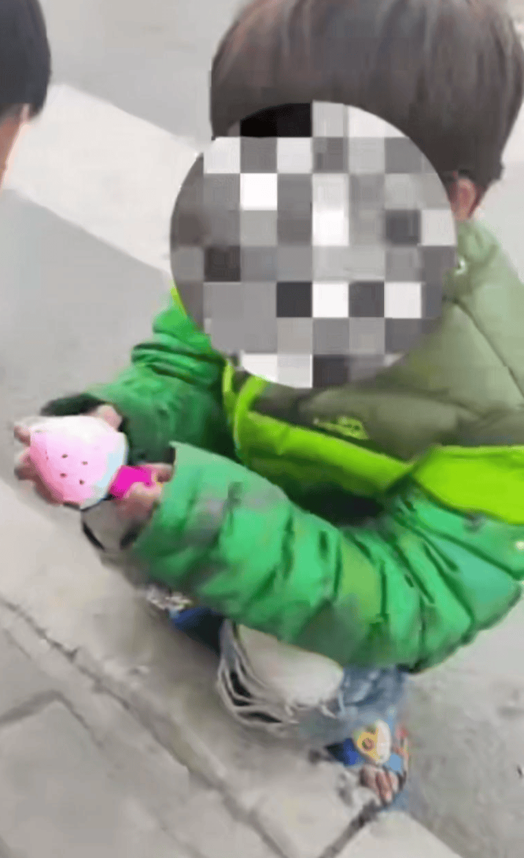 当地妇联回应“妈妈去世,8岁女孩冬天穿拖鞋外出”:已联合民政等部门介入帮扶