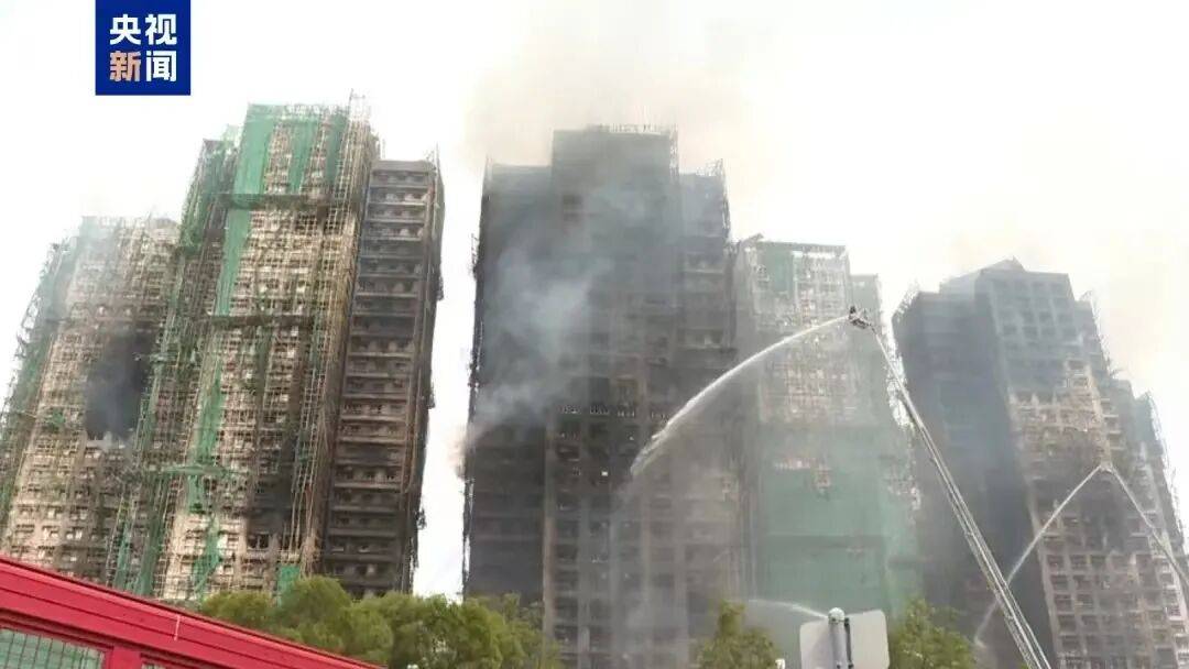 已致94人遇难,李家超:望内地协助!廉政公署:或涉贪污!这一幕令人破防