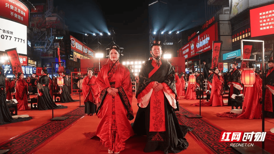 汶川地震被救起的女孩,17年后和救她的军人结婚了