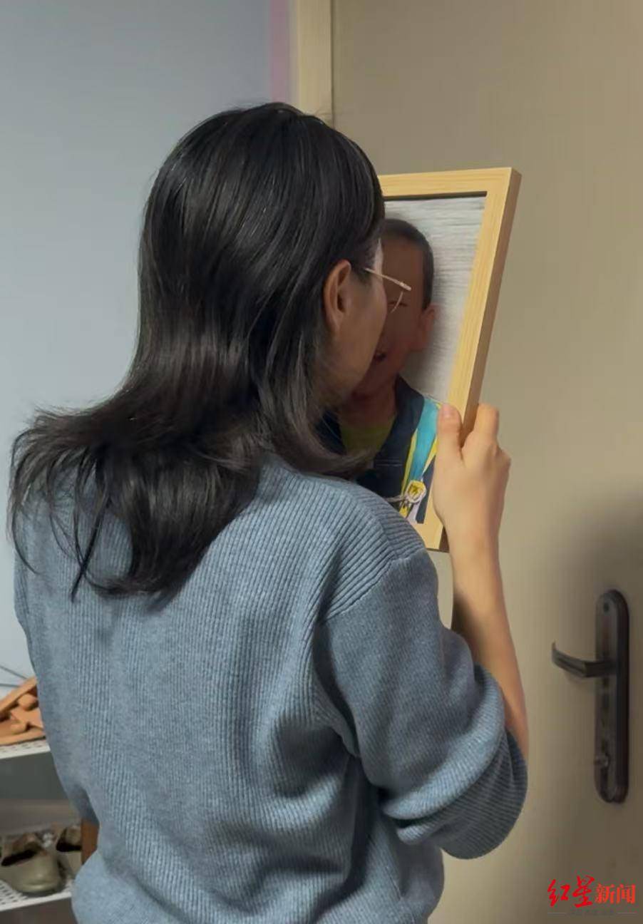 8岁自闭症男童苍山走失后身亡 深陷漩涡的父母：我们全家都在用爱托举这个孩子丨2025未完待续