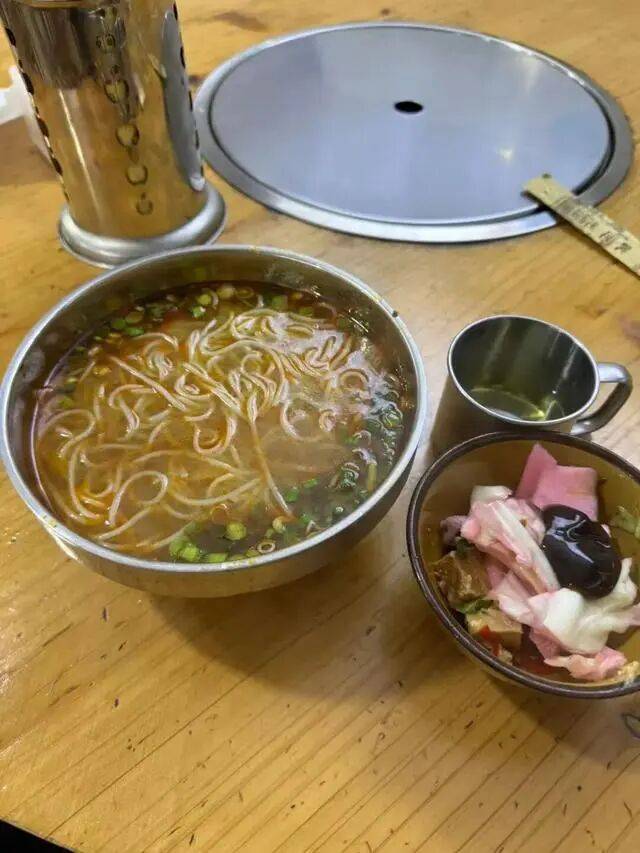 四川乐山“续面事件”新进展：面馆涉嫌违法，民警处警不规范交督察部门处理，顾客获500元补偿已捐赠