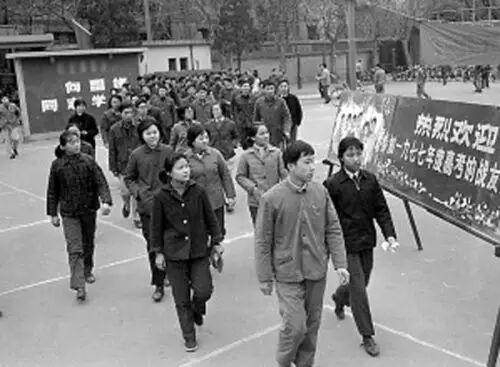 学历的定价权在谁手里?